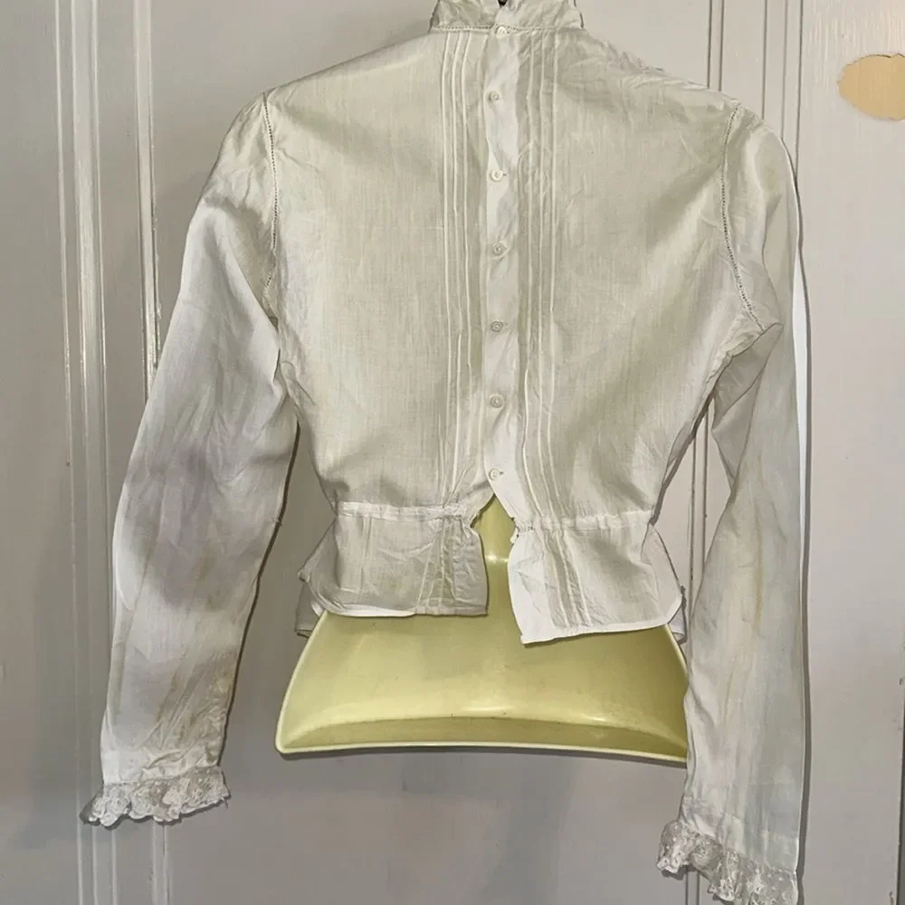 Antique handmade white cotton muslin high neck long‎ sleeve embroidered blouse - Picture 7 of 13